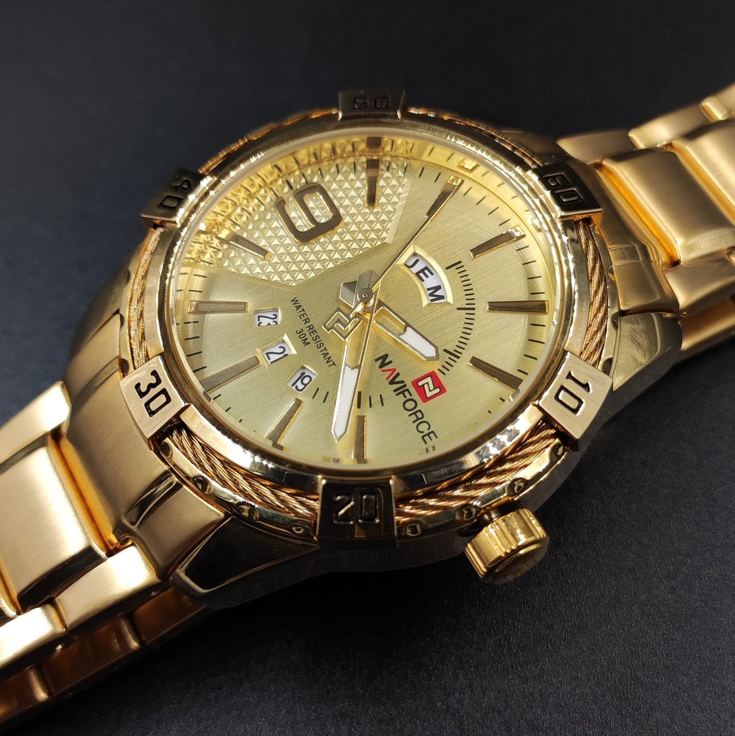 Reloj Naviforce Dorado