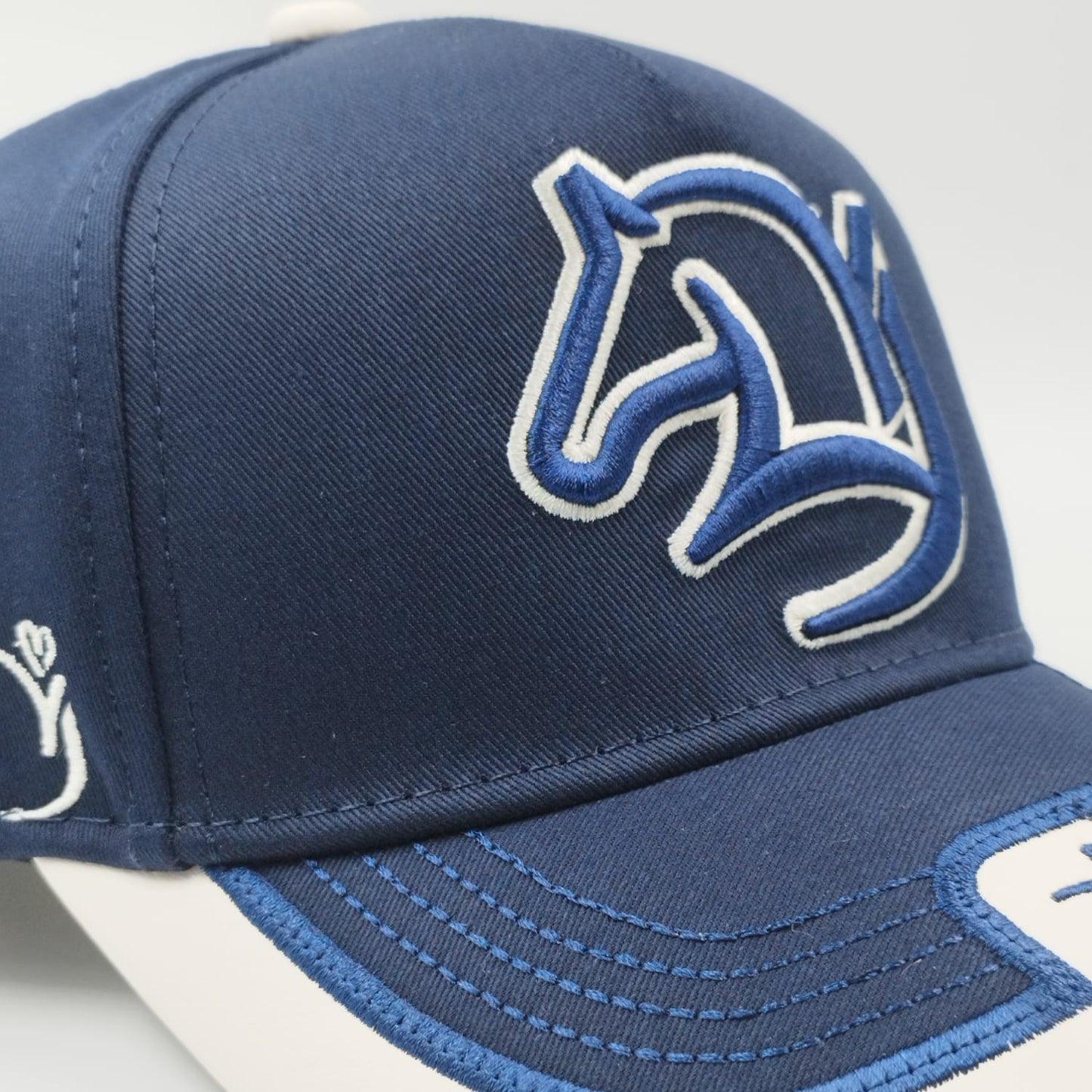 Gorra Bordada Ajustable Caballo Bordado