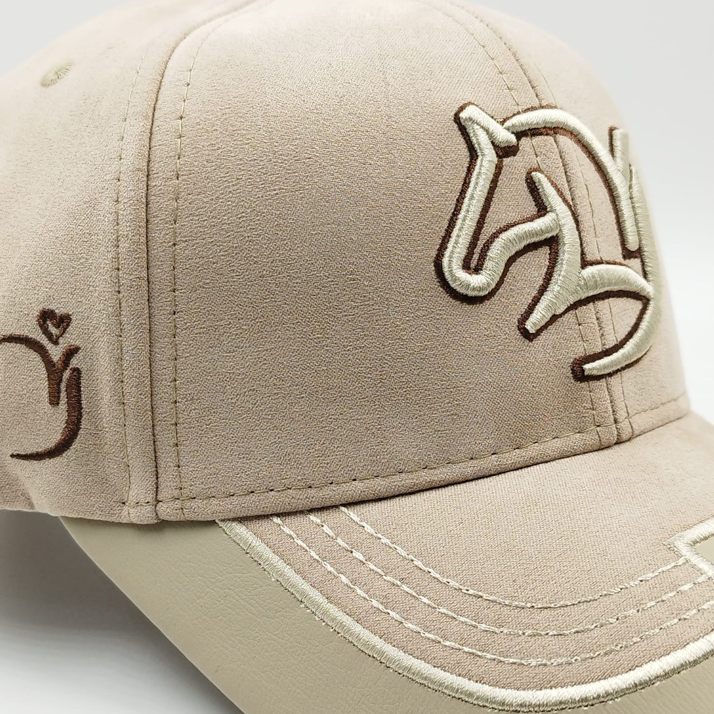 Gorra Bordada Ajustable Caballo Bordado