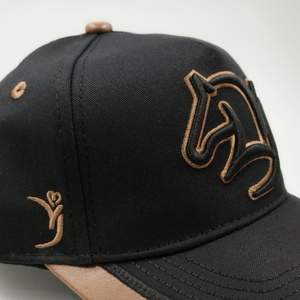 Gorra Bordada Ajustable Caballo Bordado