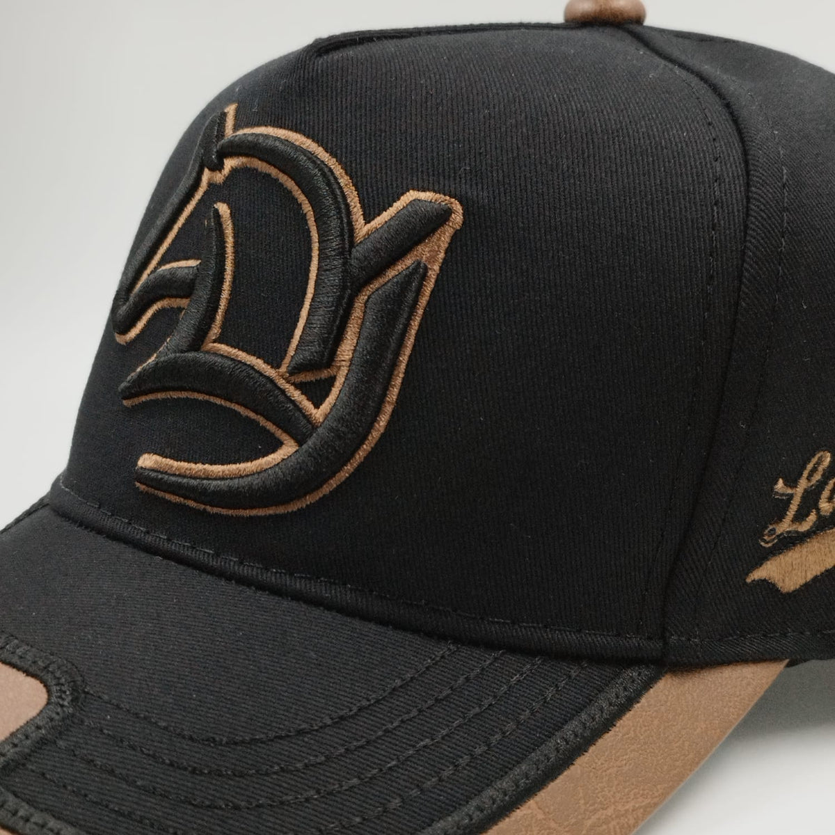 Gorra Bordada Ajustable Caballo Bordado