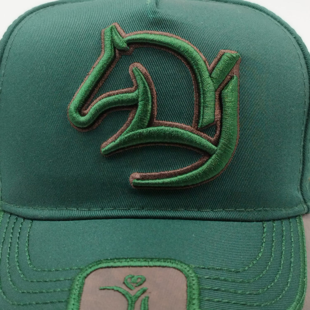 Gorra Bordada Ajustable Caballo Bordado