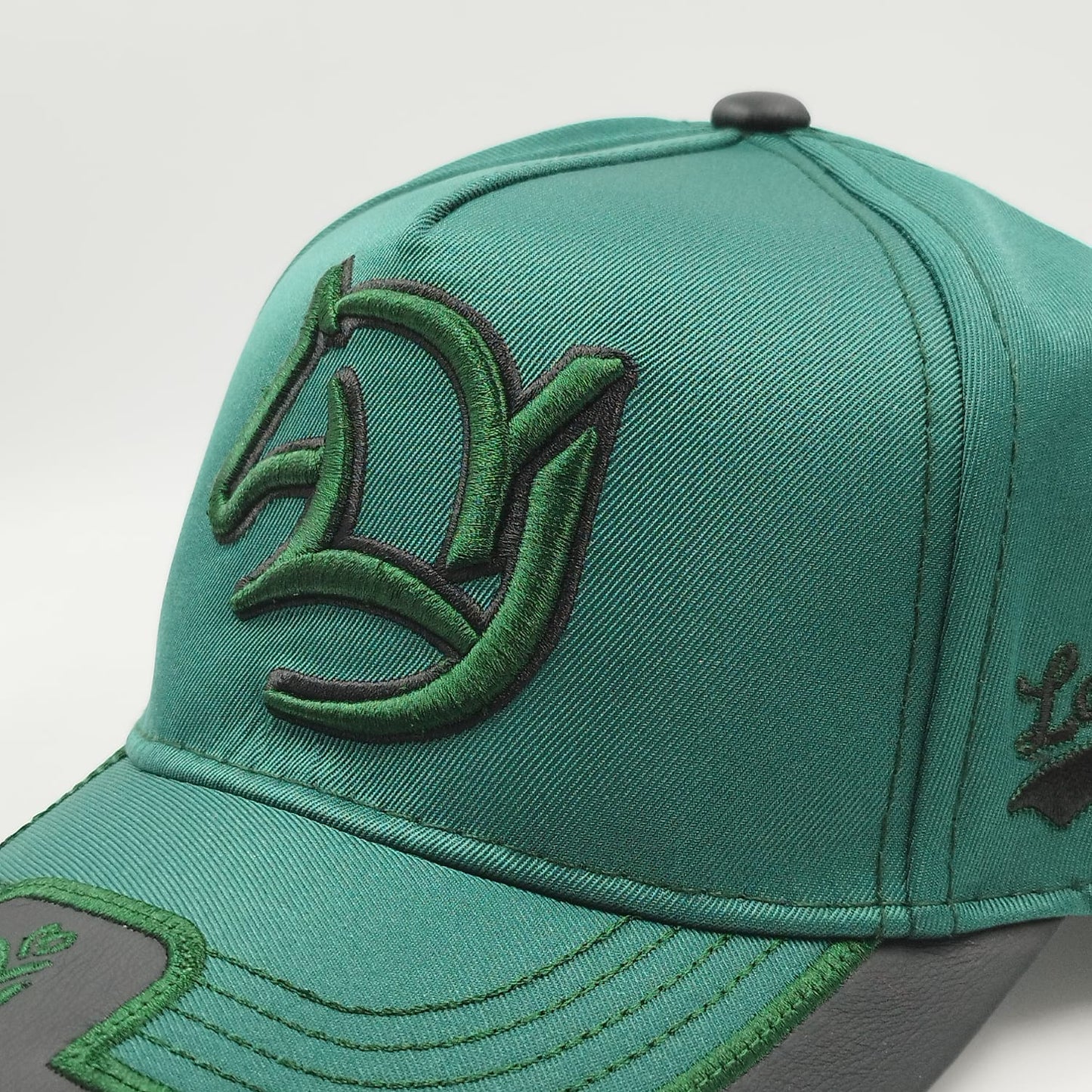 Gorra Bordada Ajustable Caballo Bordado