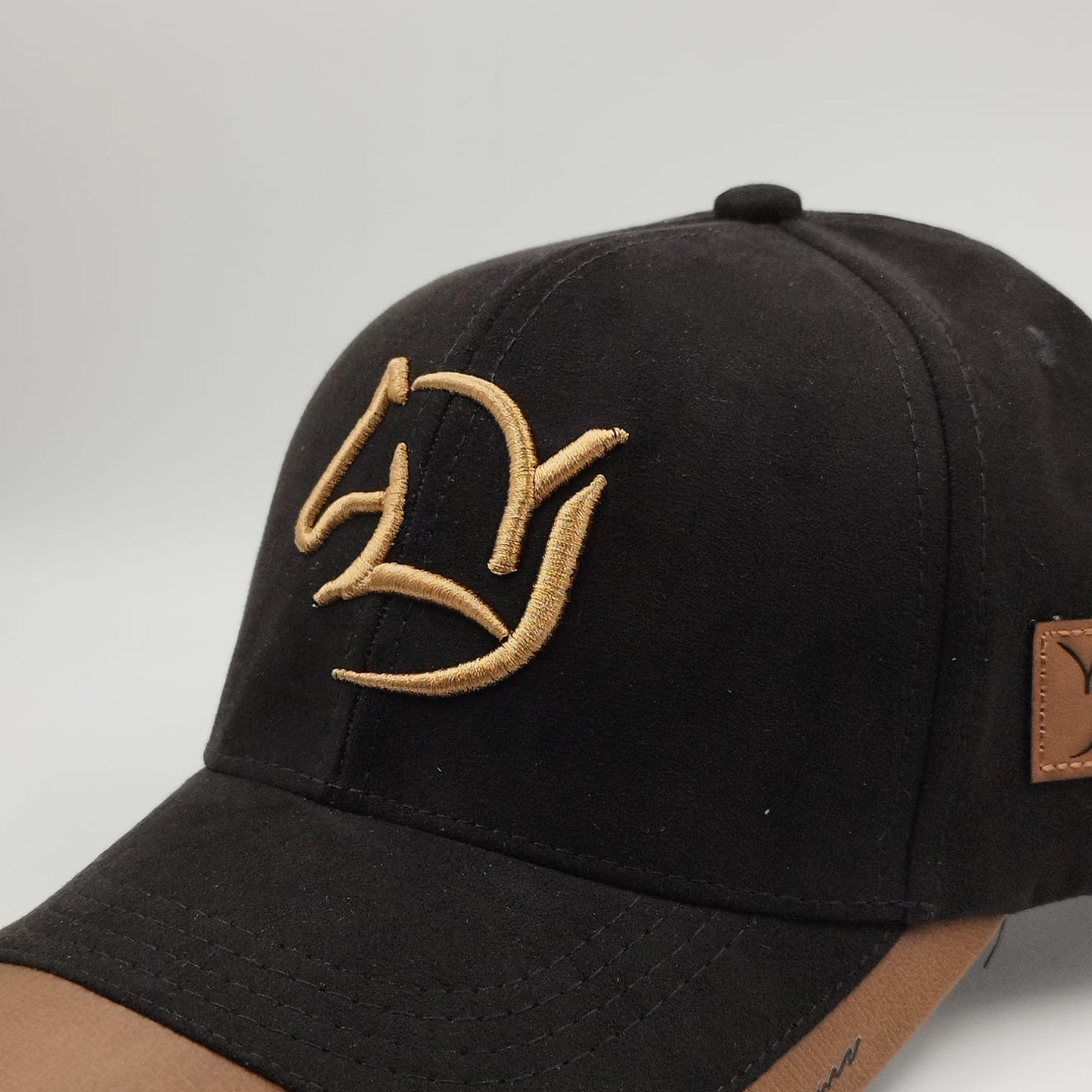 Gorra Bordada Ajustable con Diseño de Caballo
