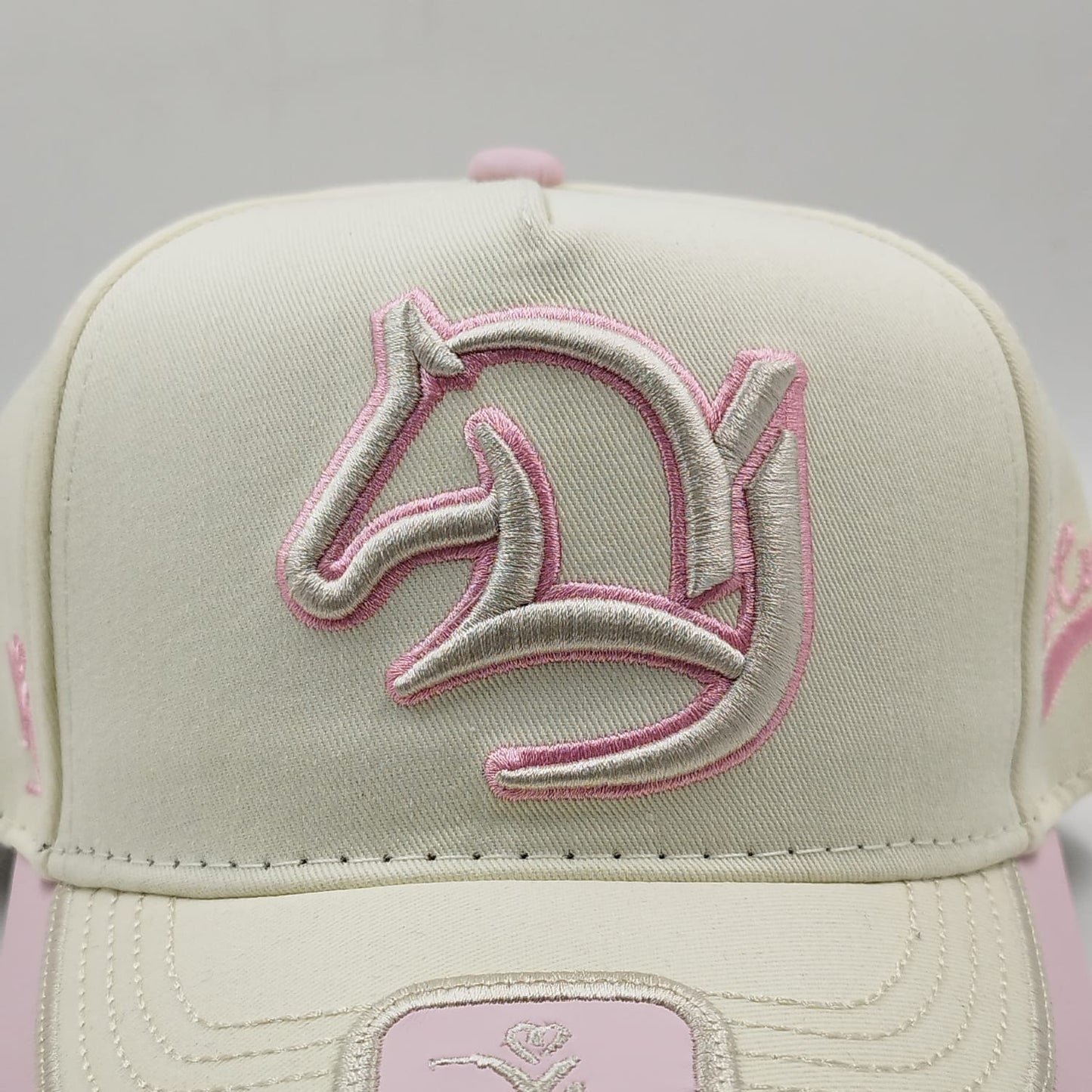 Gorra Bordada Ajustable Caballo Bordado