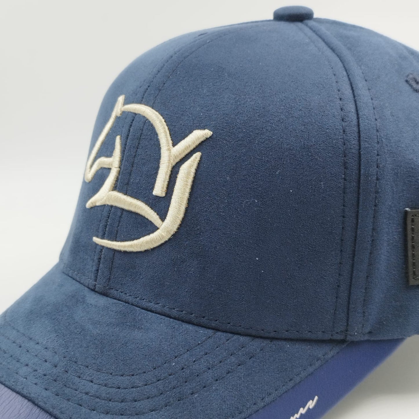Gorra Bordada Ajustable con Diseño de Caballo