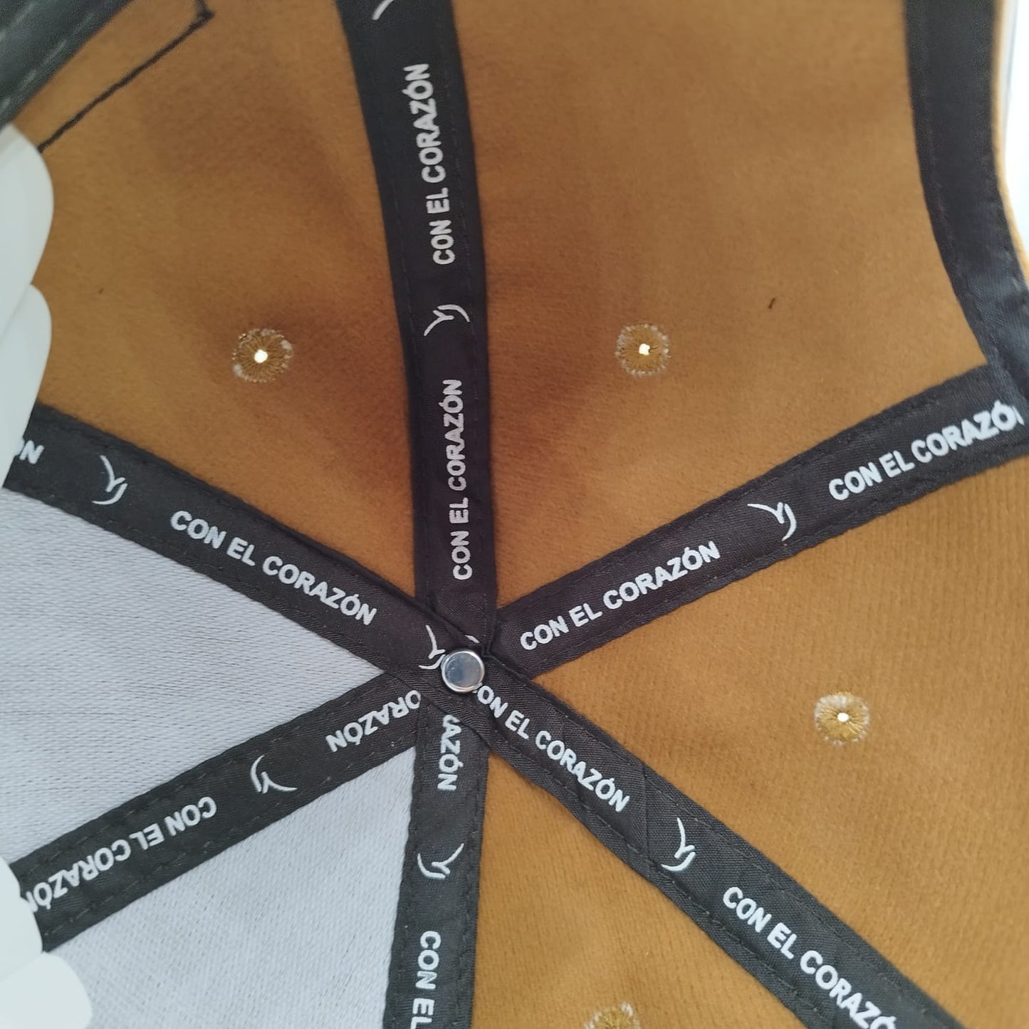 Gorra Bordada Ajustable con Diseño de Caballo