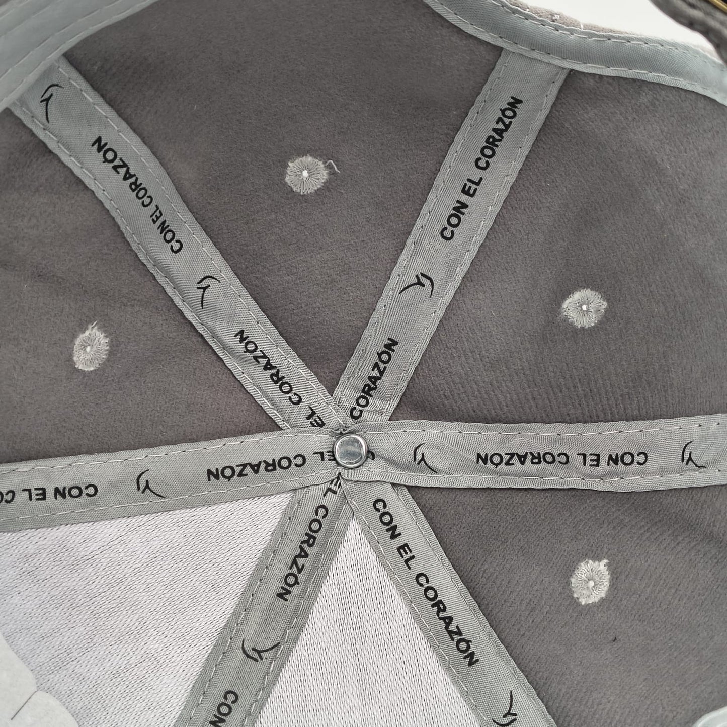 Gorra Bordada Ajustable con Diseño de Caballo