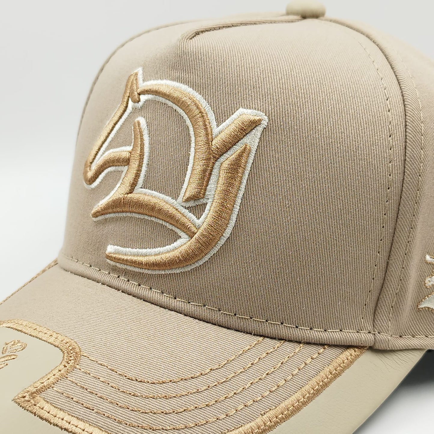 Gorra Bordada Ajustable Caballo Bordado