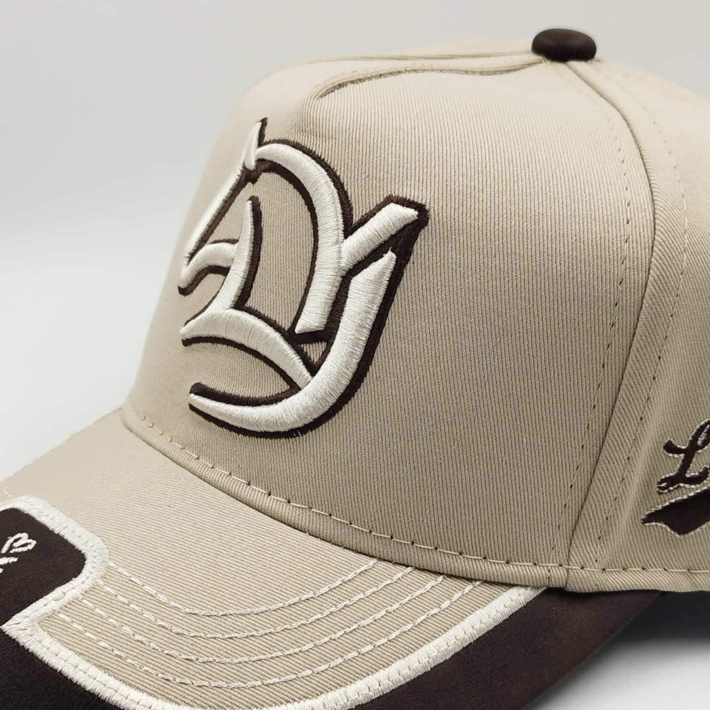 Gorra Bordada Ajustable Caballo Bordado