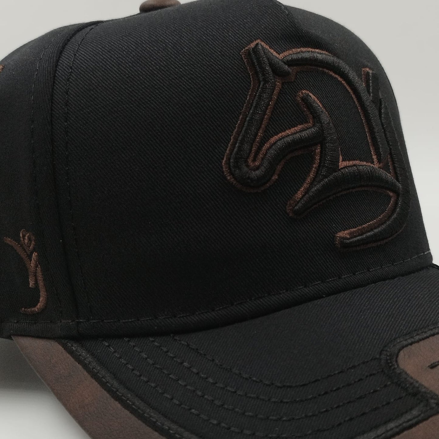 Gorra Bordada Ajustable Caballo Bordado