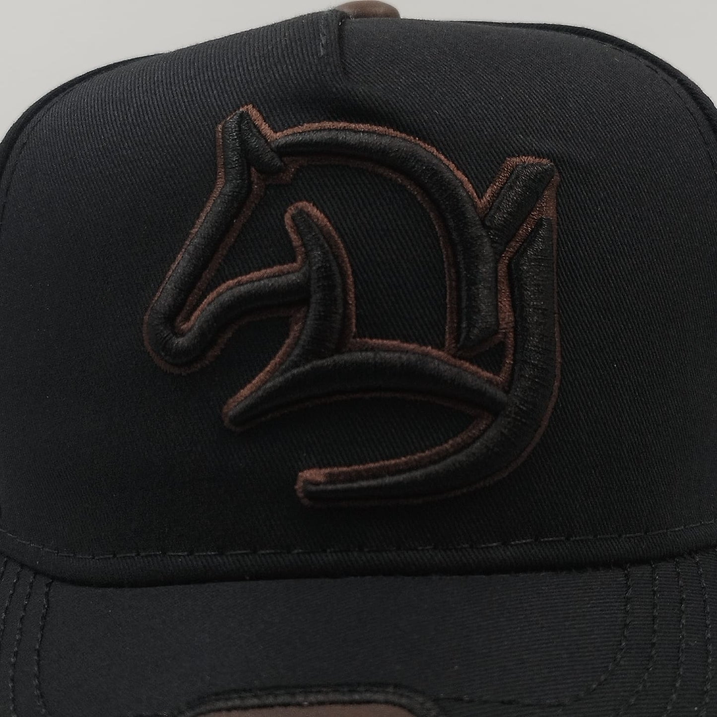 Gorra Bordada Ajustable Caballo Bordado