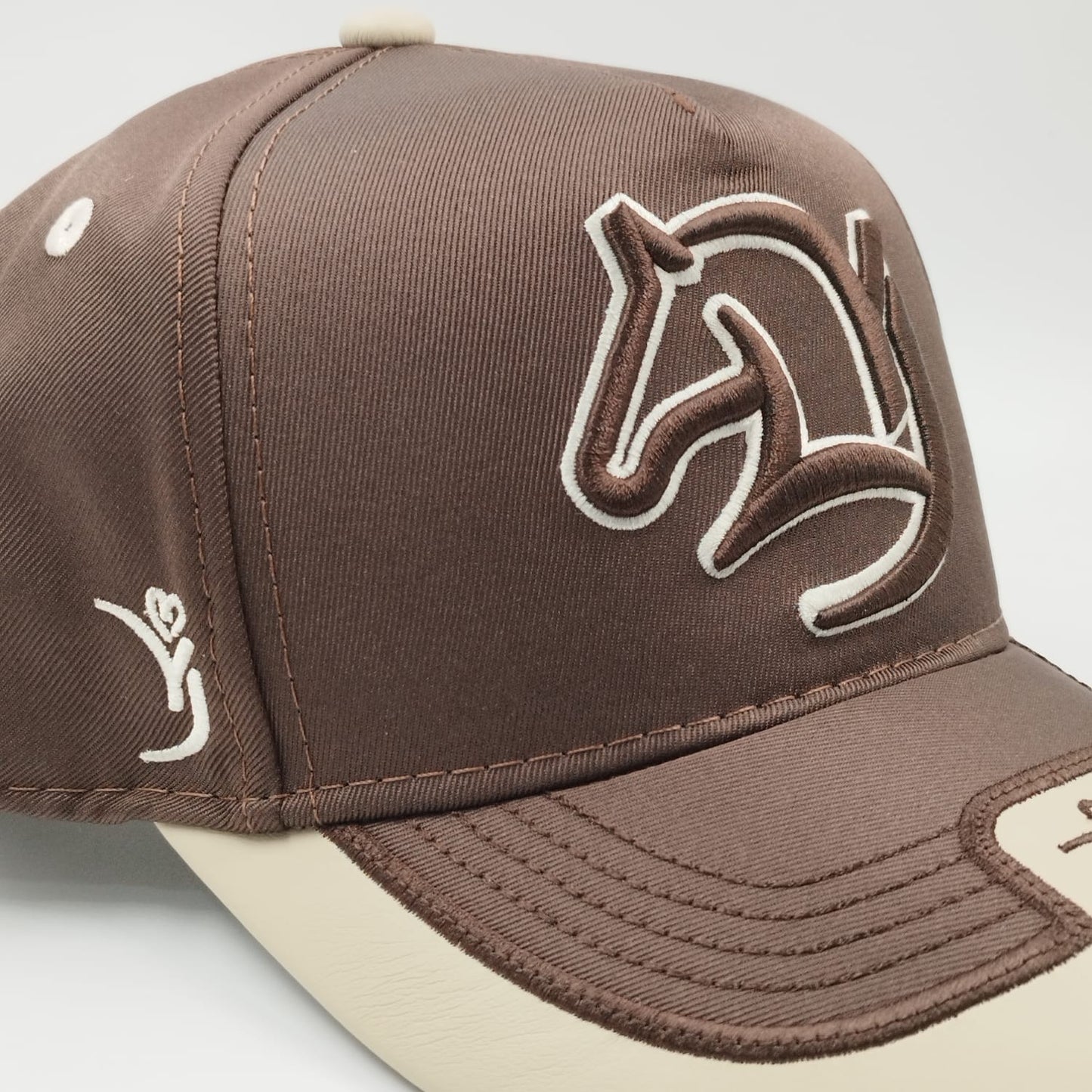 Gorra Bordada Ajustable Caballo Bordado