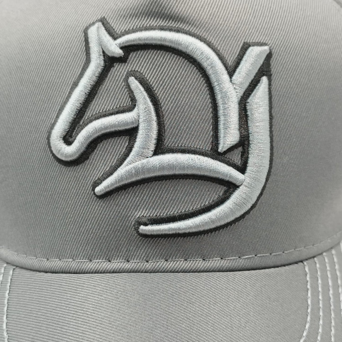 Gorra Bordada Ajustable Caballo Bordado