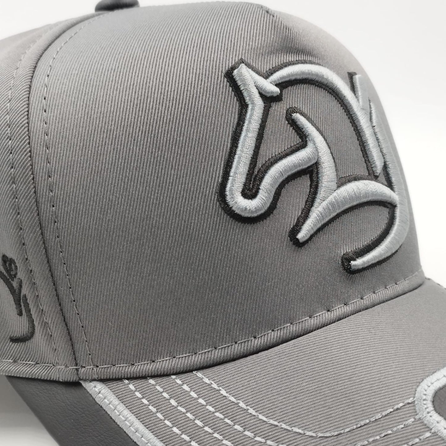 Gorra Bordada Ajustable Caballo Bordado