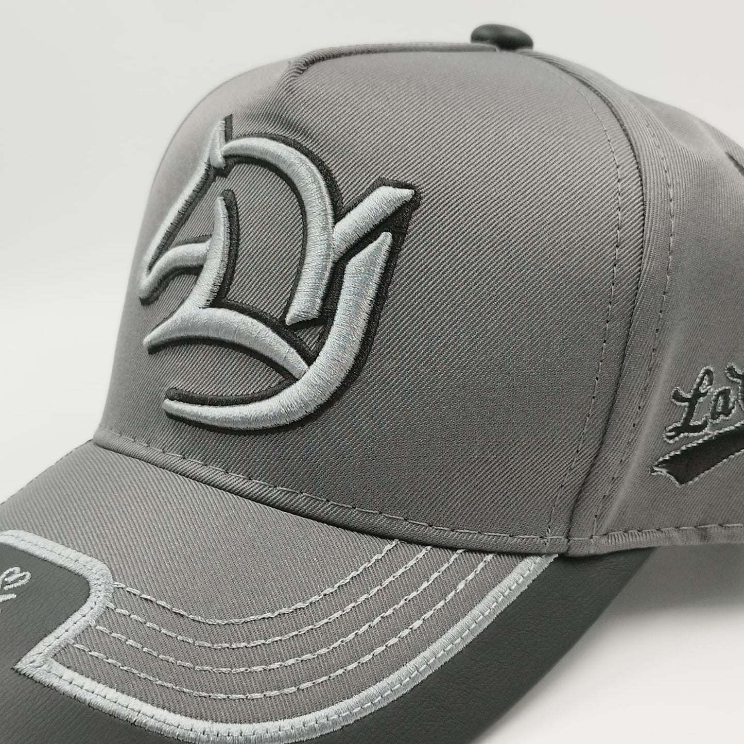 Gorra Bordada Ajustable Caballo Bordado