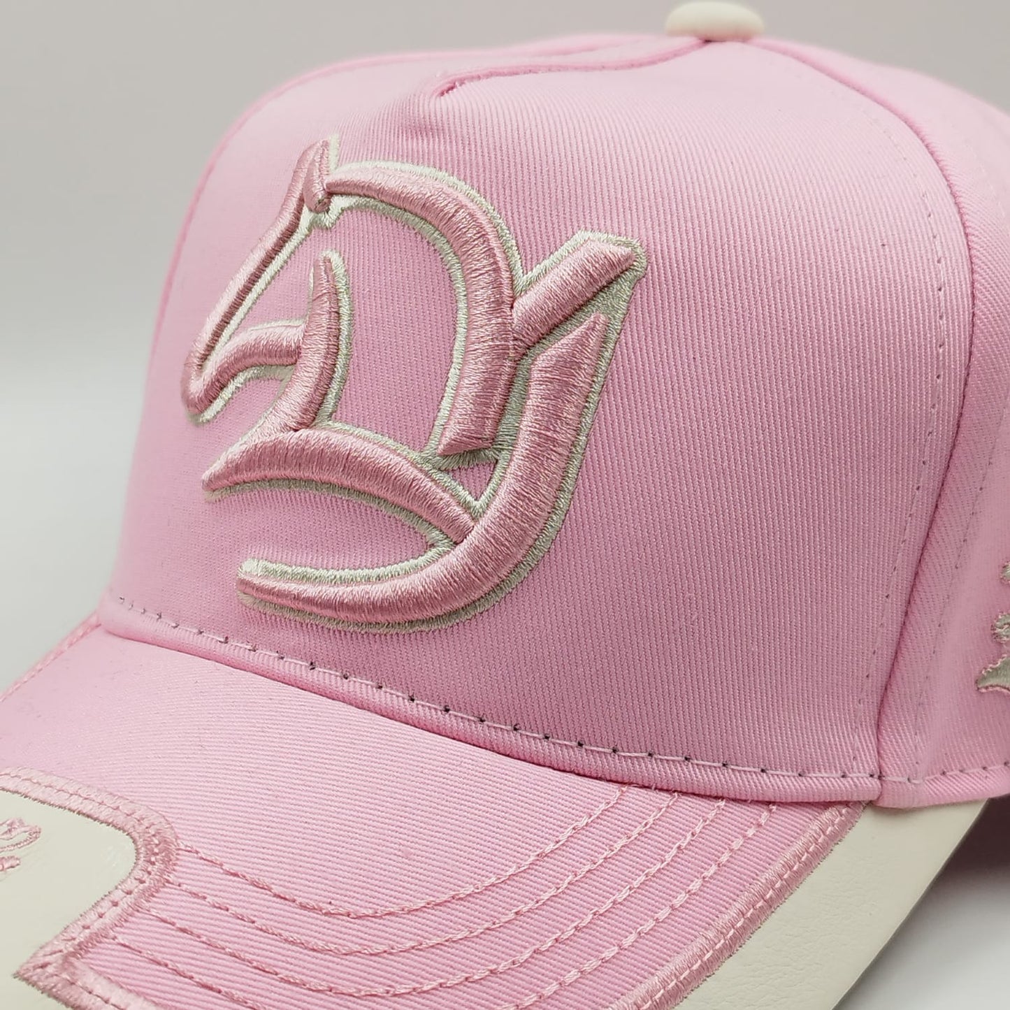 Gorra Bordada Ajustable Caballo Bordado