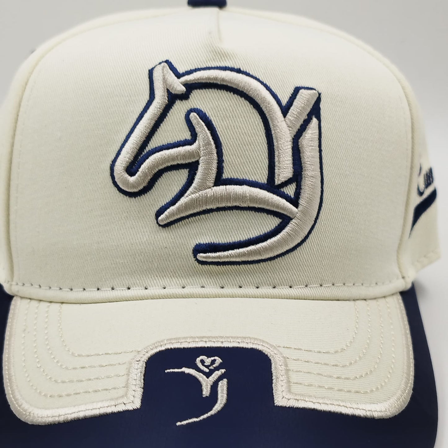 Gorra Bordada Ajustable Caballo Bordado