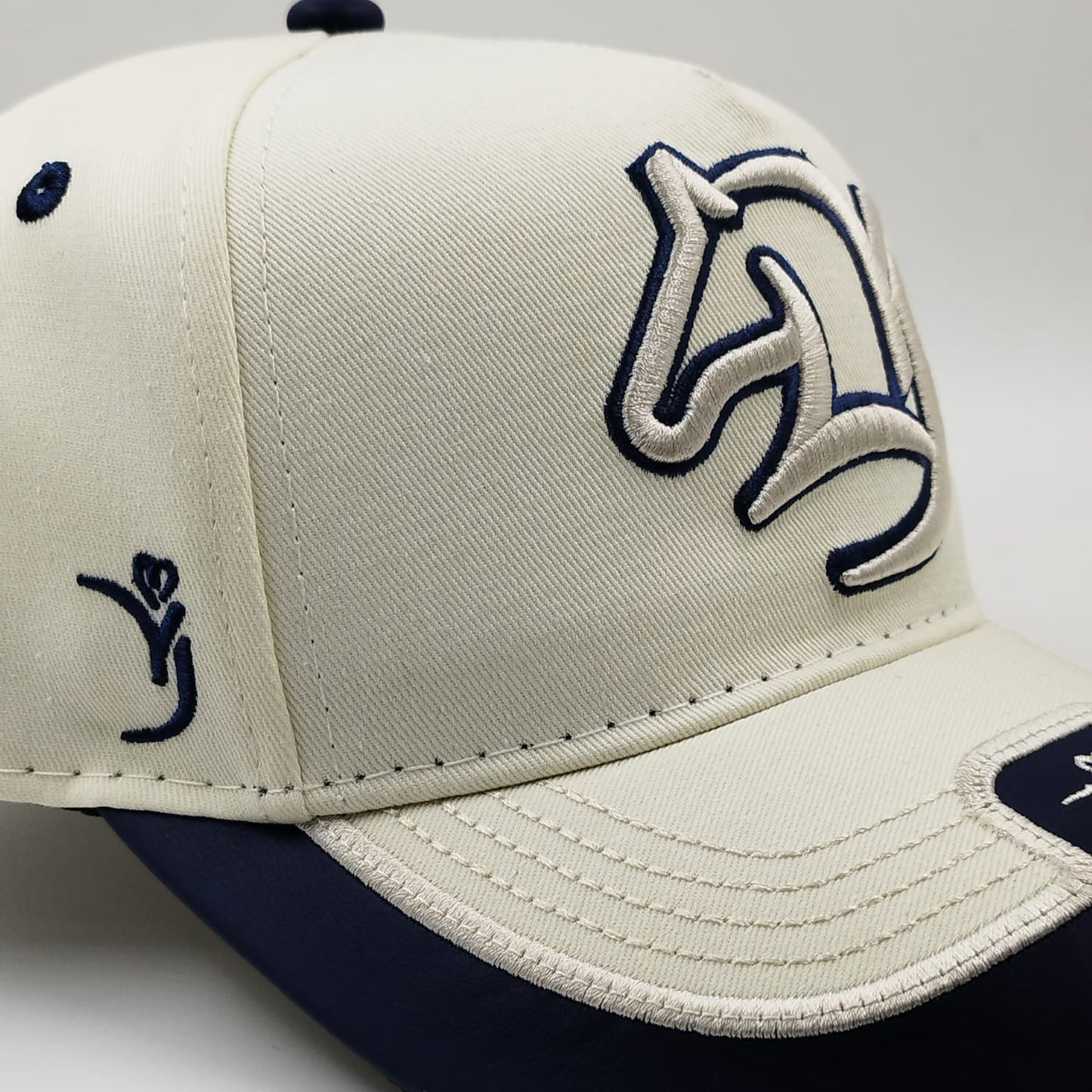 Gorra Bordada Ajustable Caballo Bordado