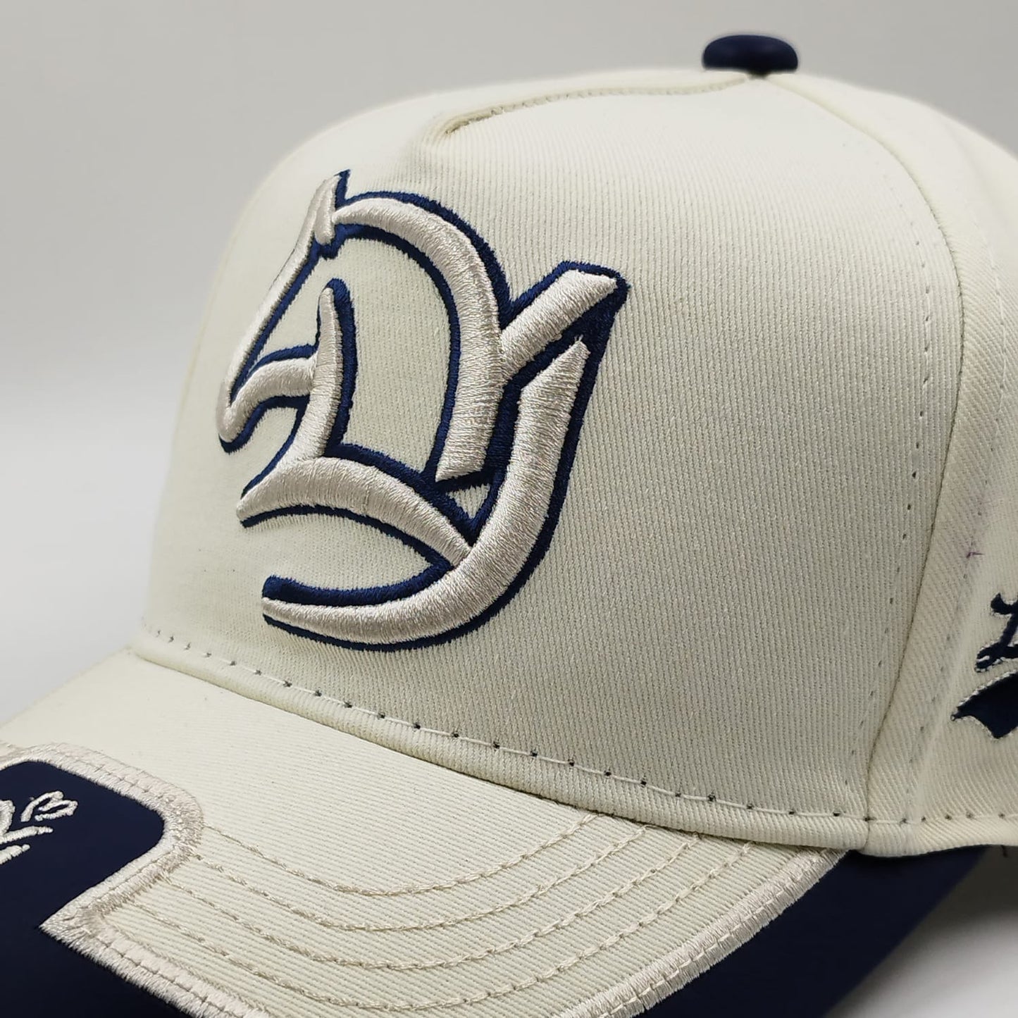 Gorra Bordada Ajustable Caballo Bordado
