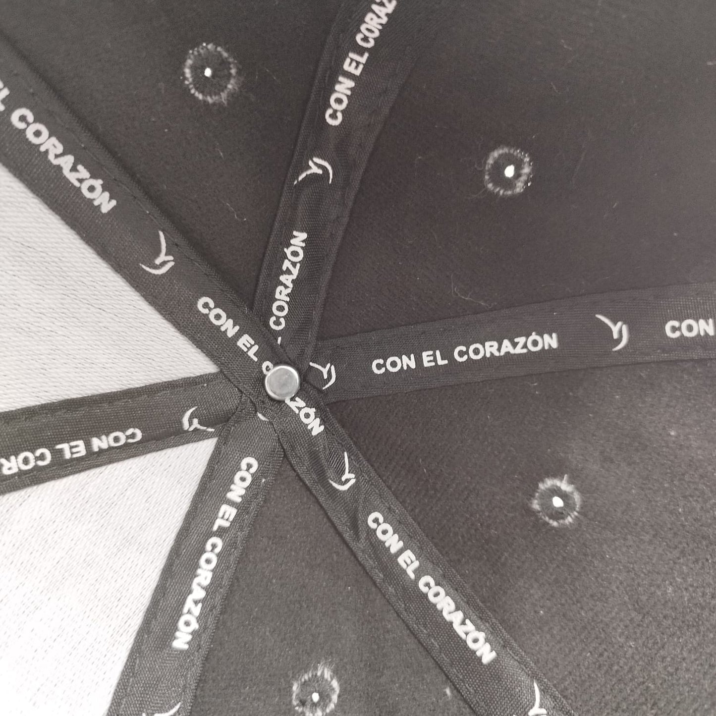 Gorra Bordada Ajustable con Diseño de Caballo