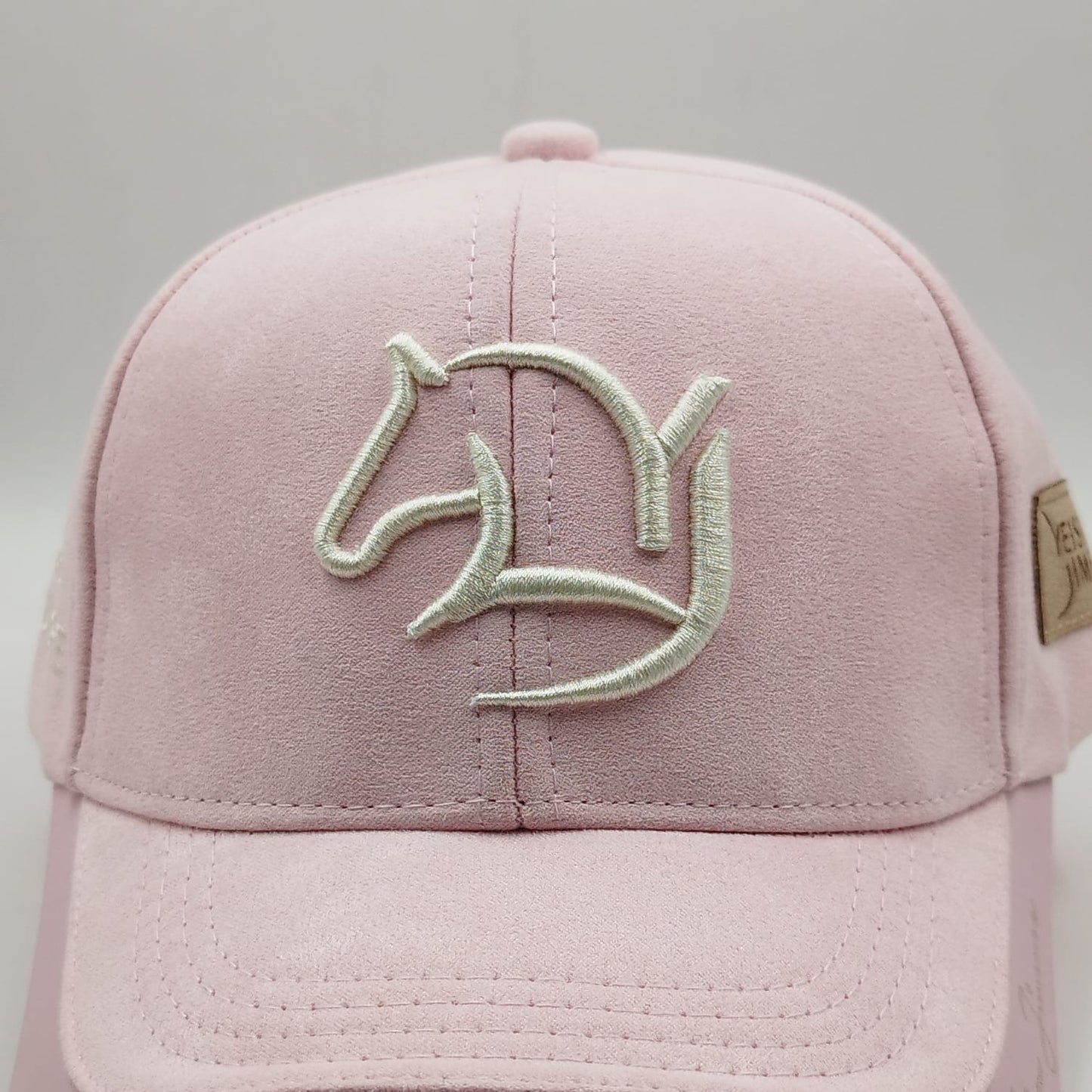 Gorra Bordada Ajustable con Diseño de Caballo