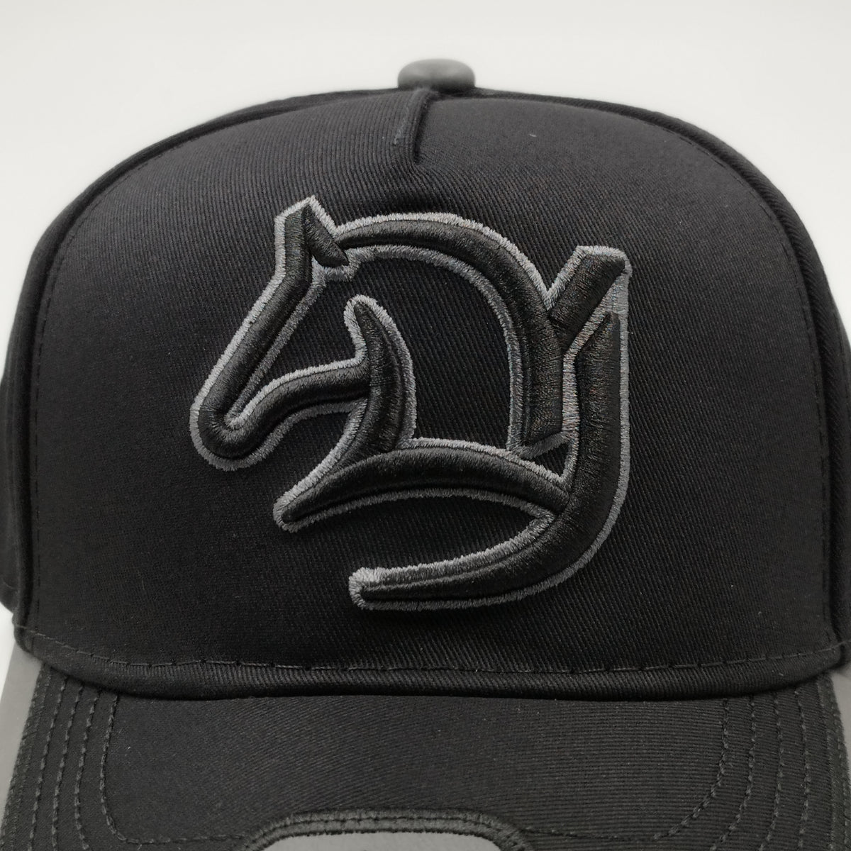 Gorra Bordada Ajustable Caballo Bordado