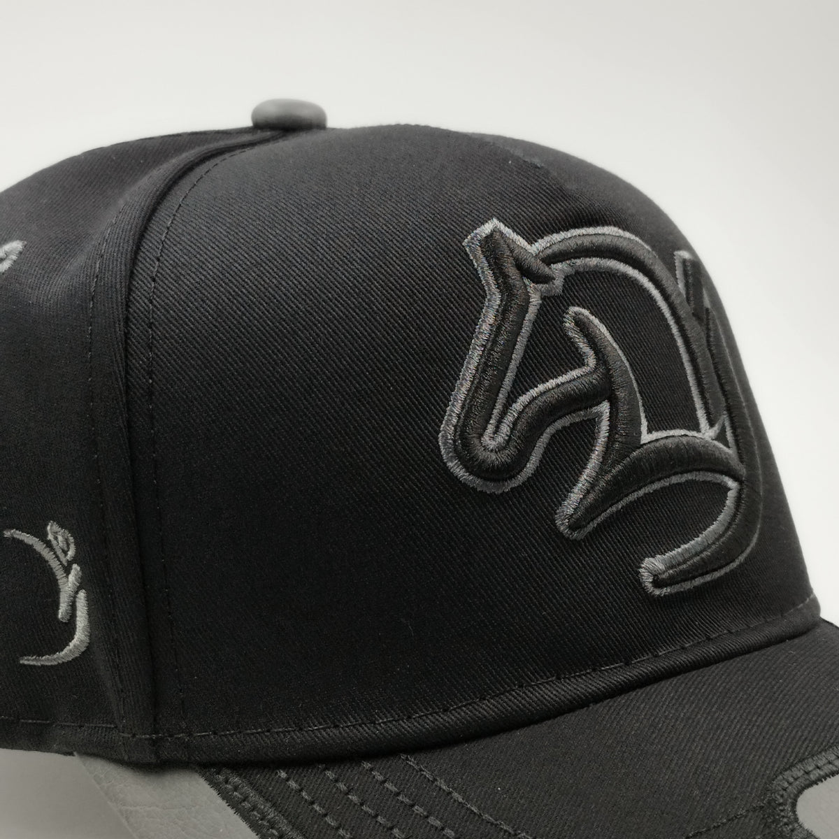 Gorra Bordada Ajustable Caballo Bordado